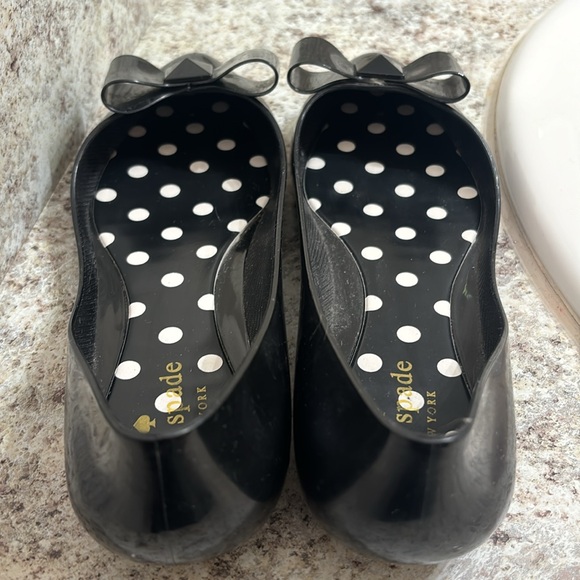 Kate Spade black plastic flats with bow - Picture 6 of 12